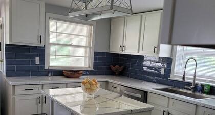 Minutes to Eastport, Aqua Yacht, Colman Marina 3 state parks short distance away