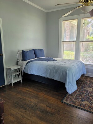 2 室のベッドルーム、アイロン / アイロン台、WiFi、ベッドシーツ