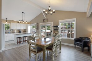 Dining - 3 Bed, 2 Bath House located in Performance Boat Center's Cove, Mile Marker 21   (Osage Beach)
