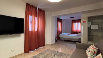 Deluxe appartement | Woonruimte | Een lcd-televisie