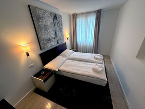 Cunas, wifi gratis y ropa de cama