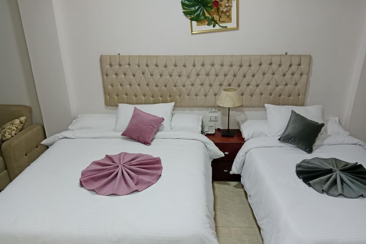 Deluxe Triple Room | Makan dalam bilik