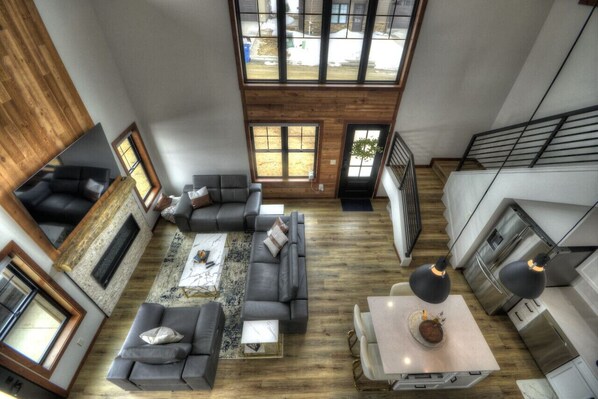 TV, fireplace