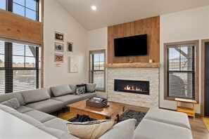 TV, caminetto, videogiochi