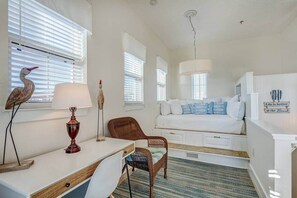 4 slaapkamers, een strijkplank/strijkijzer, wifi, beddengoed