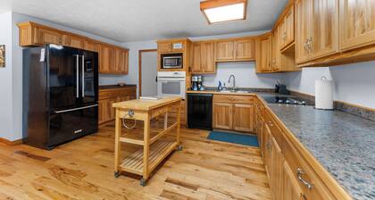 Flag Springs House - only 20 minutes from Branson