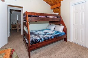 2 bedrooms, free WiFi - Cub Paws  (Big Bear City)
