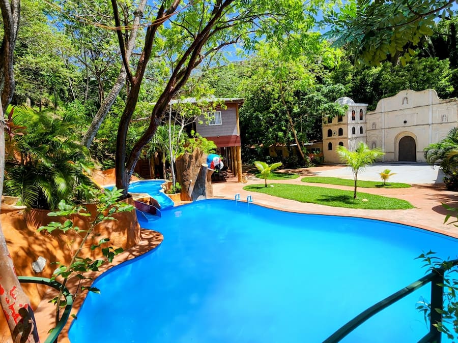 2 piscinas al aire libre