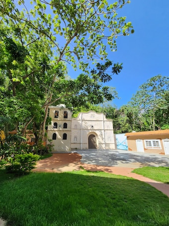 Exterior. Lenca World