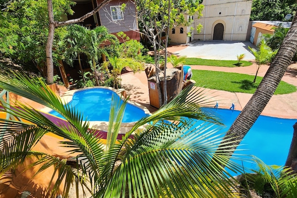2 piscines a l'aire lliure