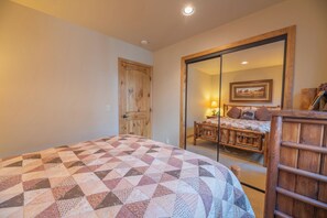 Basic Cabin | 3 bedrooms, free WiFi - Pankratz Pines (Big Bear Lake)