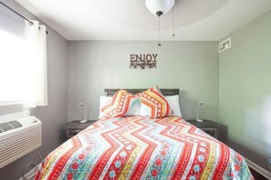 Room - Atlanta Apts near downtown-Convenient to lots! (Atlanta)