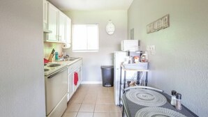Macchina per tè/caffè, frigorifero, microonde, forno
