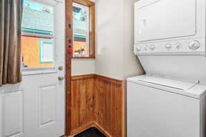 Laundry - Blue Jay Chalet (Big Bear Lake)