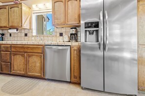 Eenvoudig huisje | Privékeuken | Een waterkoker