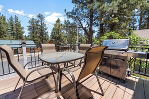 BBQ/picnic Area - Cub Run Cabin (Big Bear Lake)