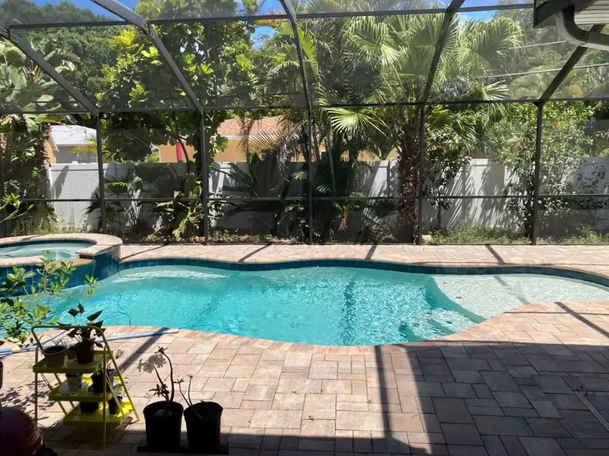 Tropical 4 BR/ 3 Bath Home with Saltwater Pool and near to Beach - Sleeps 8!