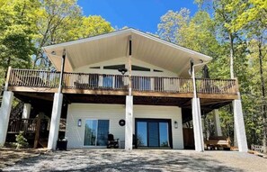 Exterior - NEW! Laurel Lookout! A luxurious mountain getaway! (Hendersonville)