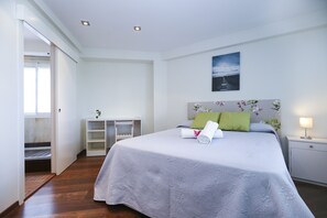 2 slaapkamers, een strijkplank/strijkijzer, gratis wifi, beddengoed