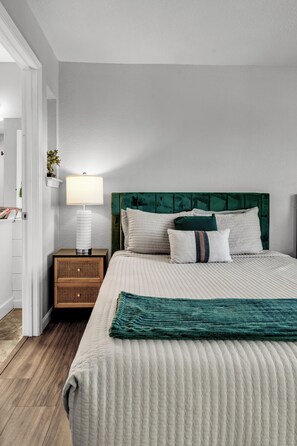 2 bedrooms, iron/ironing board, WiFi, bed sheets