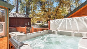 Bồn tắm spa ngoài trời
