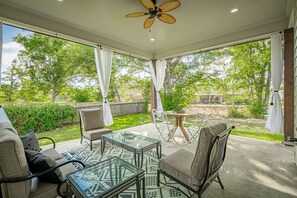 Outdoor dining - Brand New Luxury Home In The Center Of Lafayette (Lafayette)
