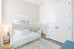 4 bedrooms, desk, iron/ironing board, WiFi
