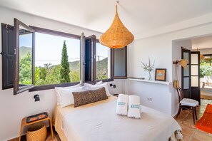 4 chambres, fer et planche à repasser, accès au Wi-Fi (inclus)
