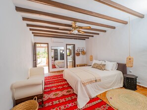 4 chambres, fer et planche à repasser, Wi-Fi gratuit, draps fournis