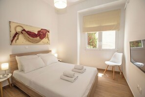 2 bedrooms, desk, iron/ironing board, WiFi - Beautiful apt near the sea by GHH (Paleo Faliro)