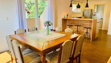Basic Apartment | Dining