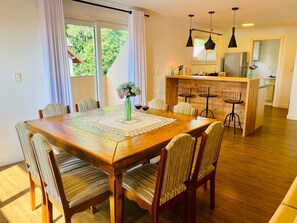 Basic Apartment | Dining - COBERTURA 04 Suites - RUA COBERTA  (Gramado)