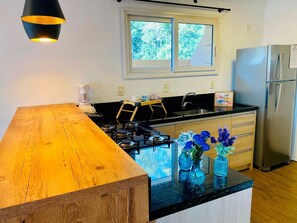 Apartamento básico | Cozinha privada | Talheres/pratos/utensílios de cozinha