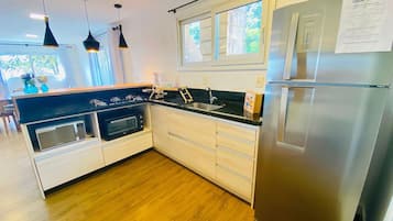 Basic Apartment | Private kitchen | Cookware/dishes/utensils