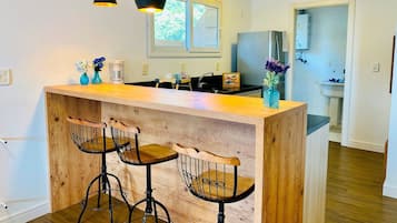 Basic Apartment | Private kitchen | Cookware/dishes/utensils