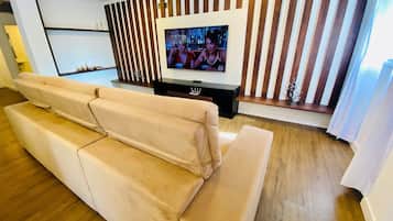 Basic Apartment | Living area