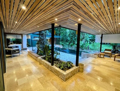 BRAND NEW 5-Star LUXE The Oasis - Family Villa