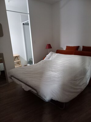 1 bedroom, iron/ironing board