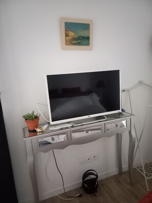 1 Schlafzimmer, Bügeleisen/Bügelbrett