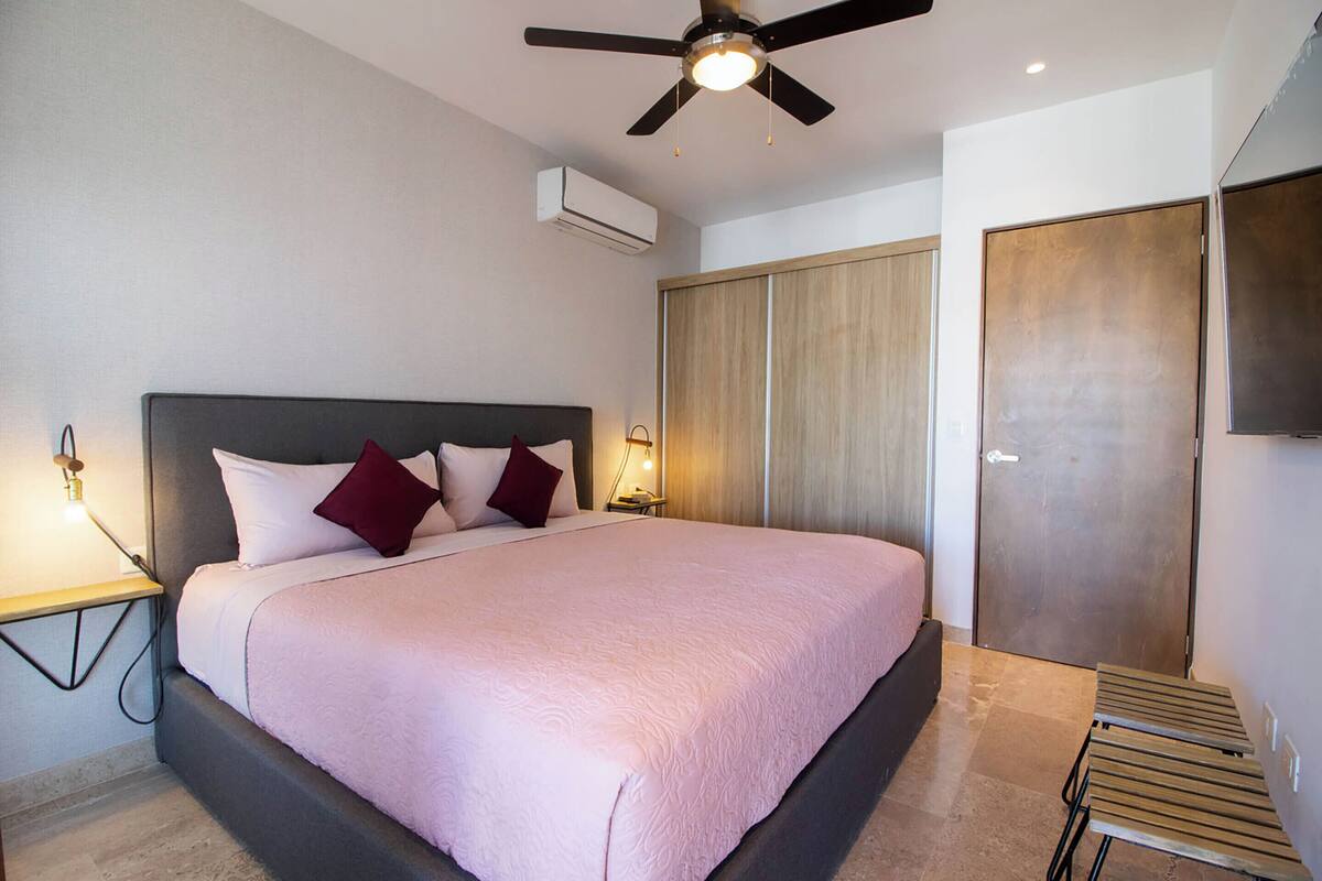 Luxury Apartment | In-room safe, desk, WiFi (free)