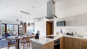Premium Apartment | Private kitchen | Fridge, microwave, stovetop, cookware/dishes/utensils - IPANA (Playa del Carmen)
