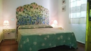 2 habitaciones, tabla de planchar con plancha y ropa de cama 