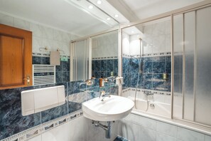 Studio | Bathroom