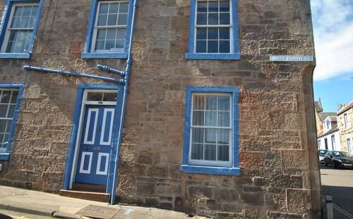 Auld Fisher's Hoist- traditional home by the sea