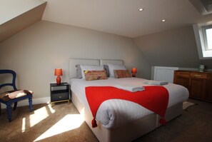 3 bedrooms, iron/ironing board, bed sheets