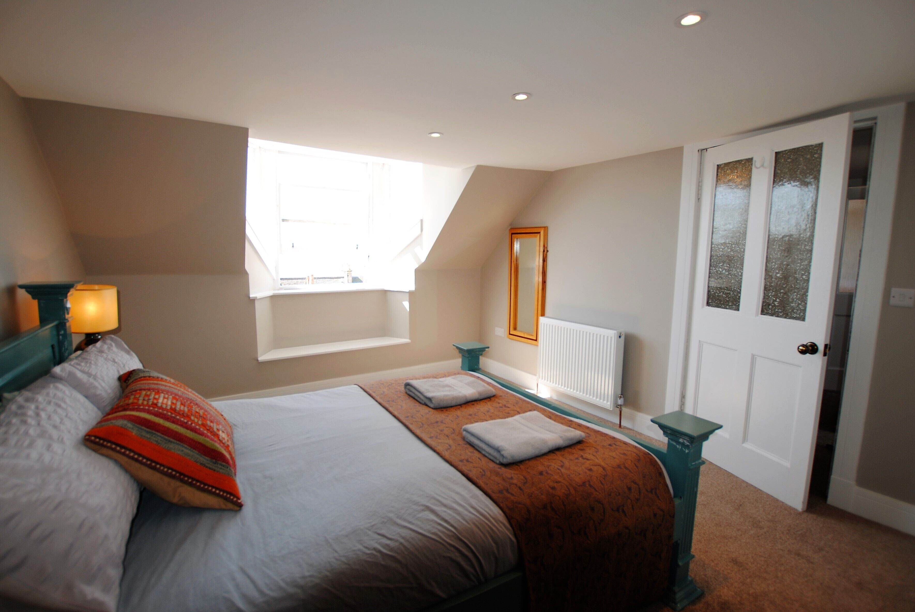 3 bedrooms, iron/ironing board, bed sheets
