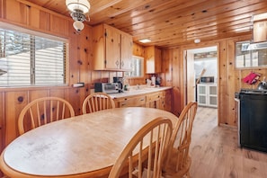 Basic Cabin | Private kitchen | Electric kettle - Boulder Bay Lakefront Getaway (Big Bear Lake)
