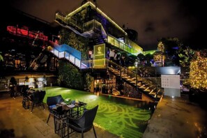 Outdoor dining - Bright and airy - Penthouse - Ben Thanh Tower (Ho Chi Minh City)