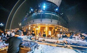 Bar (on property) - Bright and airy - Penthouse - Ben Thanh Tower (Ho Chi Minh City)