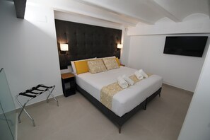 Deluxe Duplex | 1 bedroom, premium bedding, down duvets, free minibar items - Suites Puerto Valencia (Valencia)